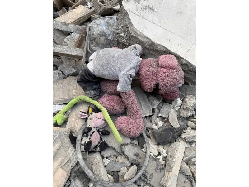 دلنوشته «جناب خان» به صاحب نوزاد به جا مانده در خرابه های جنگ 4 آقای هان