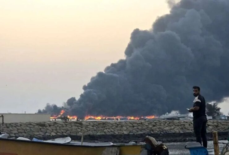 حمله به اسکله بندرچارک; یک نفر شهید و 4 کشتی آسیب دید