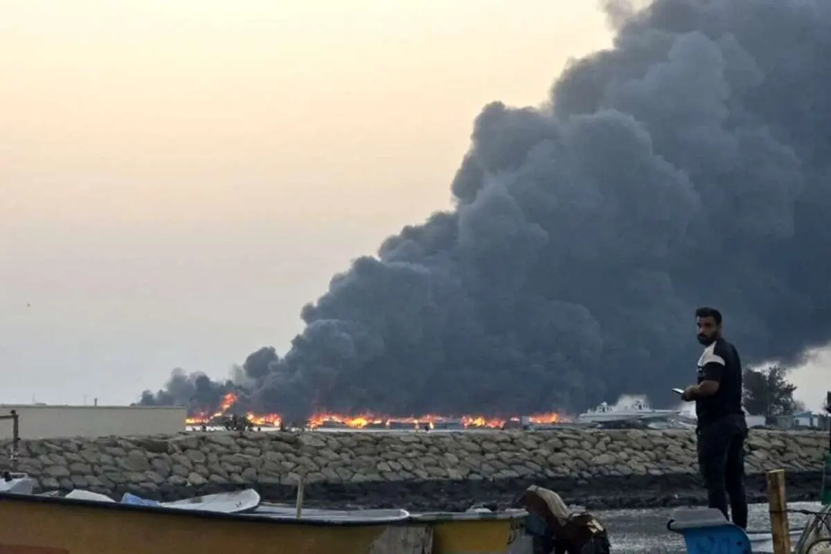 حمله به اسکله بندرچارک; یک نفر شهید و 4 کشتی آسیب دید