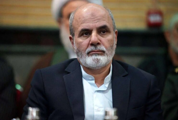 نماینده رهبری در شورای دفاع: تلاش می کنیم آمریکا را از منطقه خارج کنیم