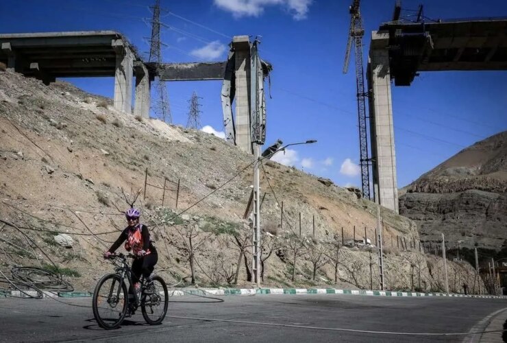 تصاویر: یک روز پس از حمله هوایی به پل B1 کرج