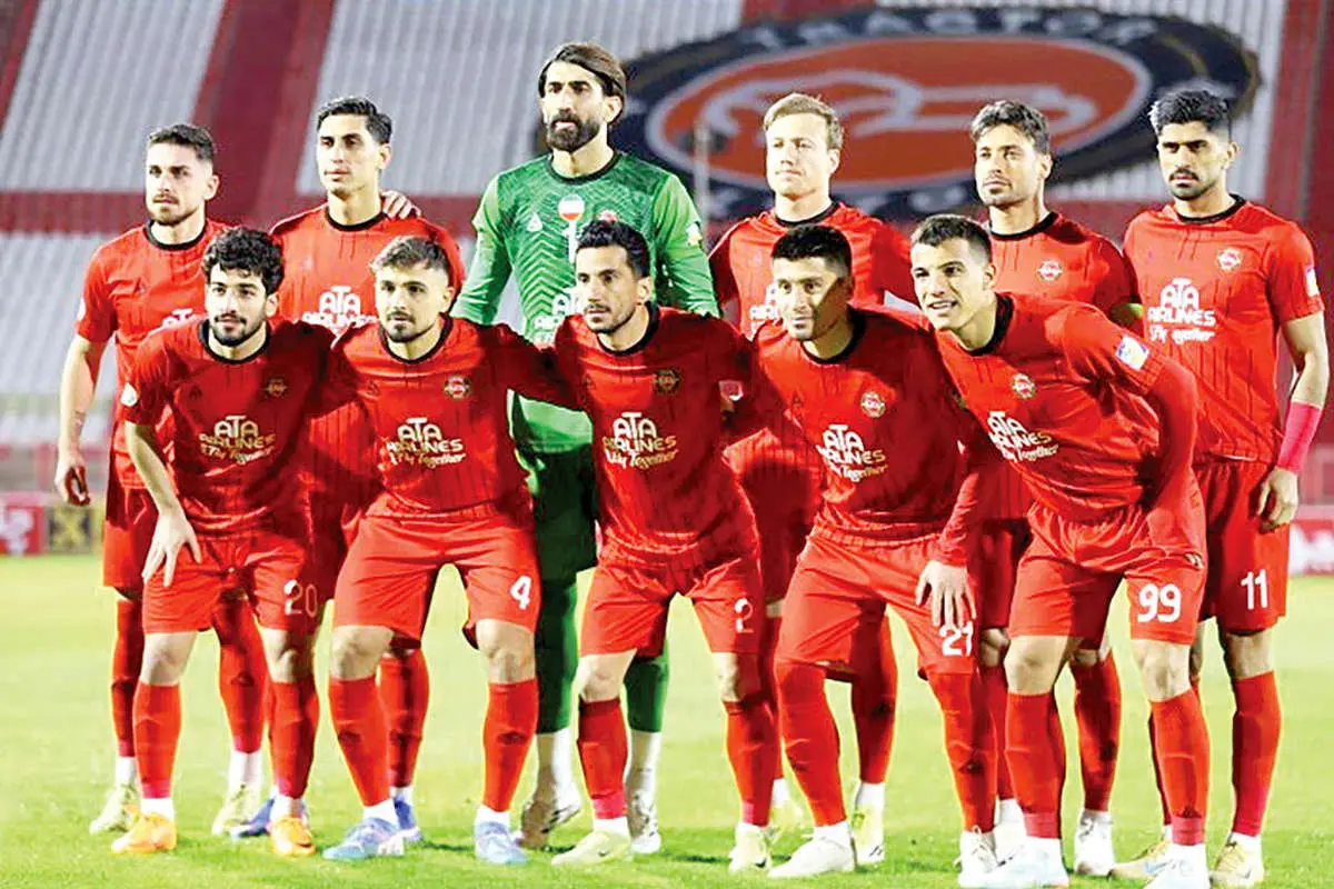 بزرگ جلوی باشگاه تراکتورسازی