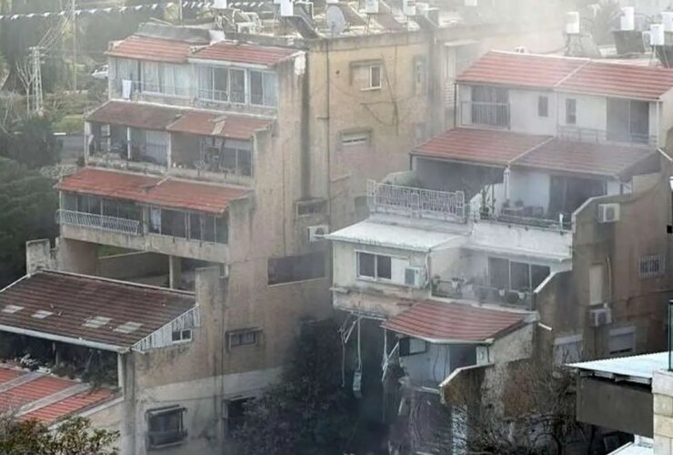 تصاویر خانه ای در حیفا پس از حمله موشکی ایران 12 تصاویر خانه ای در حیفا پس از حمله موشکی ایران