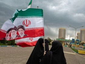 زنجیره انسانی در مقابل نیروگاه ها و پل ها 14 زنجیره انسانی در مقابل نیروگاه ها و پل ها
