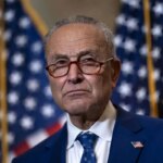 چاک شومر: خوشحالم که ترامپ عقب نشینی کرد