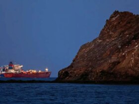 ایران و عمان هزینه ترانزیت از طریق تنگه هرمز را دریافت می کنند