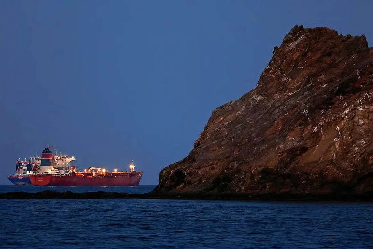 ایران و عمان هزینه ترانزیت از طریق تنگه هرمز را دریافت می کنند 1 ایران و عمان هزینه ترانزیت از طریق تنگه هرمز را دریافت می کنند