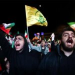 تصاویر رویترز از تجمع شبانه که همزمان با خبر آتش بس برگزار شد