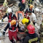 آوار یک خانه سه طبقه در بلوار وکیل آباد مشهد سقوط کرد