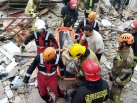 آوار یک خانه سه طبقه در بلوار وکیل آباد مشهد سقوط کرد