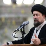 تصویری از سید حسن خمینی در مرقد امام خمینی