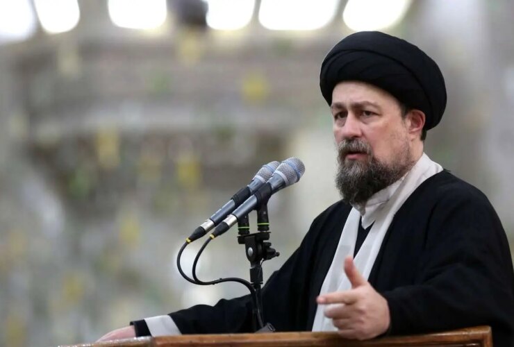 تصویری از سید حسن خمینی در مرقد امام خمینی