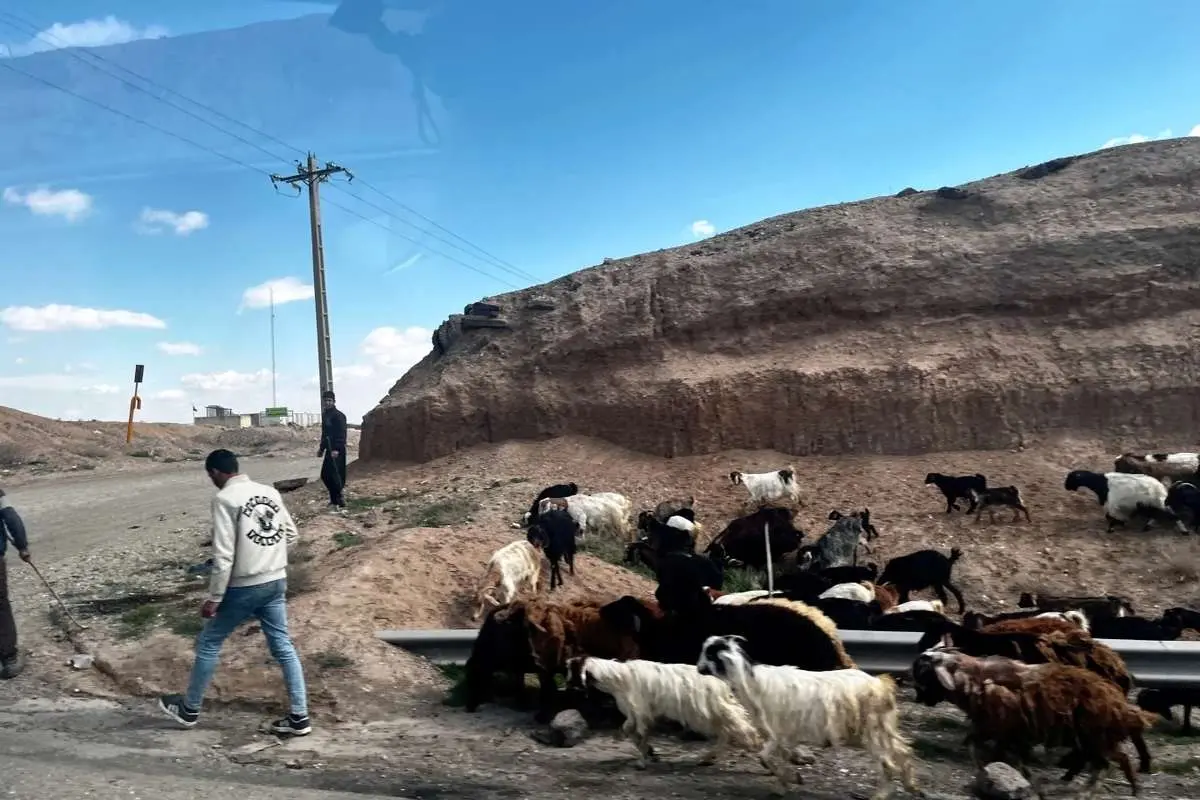 عکس های آسوشیتدپرس از کنار جاده تهران به مرز ترکیه 1 عکس های آسوشیتدپرس از کنار جاده تهران به مرز ترکیه