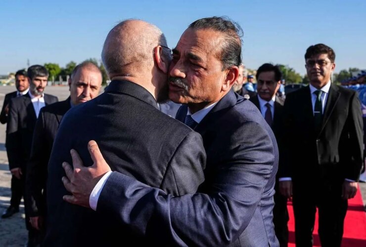 تصاویر: قالیبافان در حال بازگشت از پاکستان