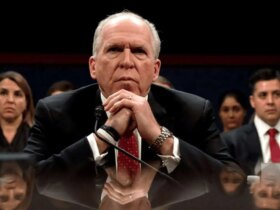 رئیس سابق سیا: ترامپ را اخراج کنید