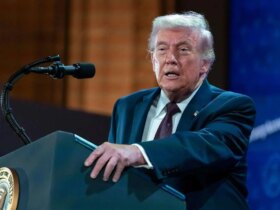 ادعای ترامپ: روز گذشته ۳۴ کشتی از تنگه هرمز عبور کردند