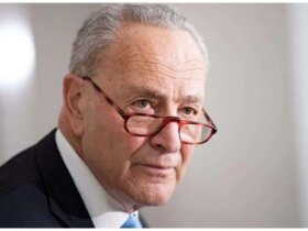 چاک شومر: به توقف ترامپ رای خواهیم داد