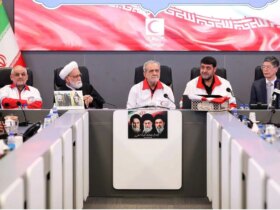 تصاویر: پزشکان با لباس هلال احمر 8 تصاویر: پزشکان با لباس هلال احمر