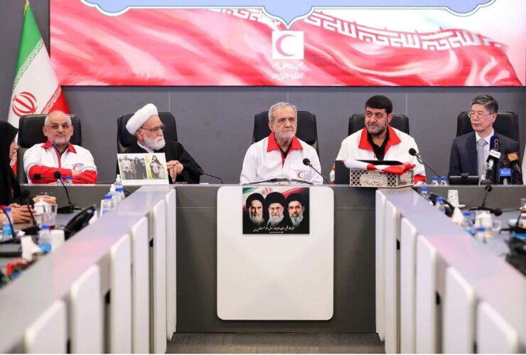 تصاویر: پزشکان با لباس هلال احمر