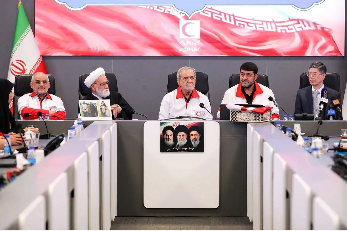 تصاویر: پزشکان با لباس هلال احمر