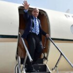 شهباز با همراهی رزمندگان قطری از شریف استقبال کرد