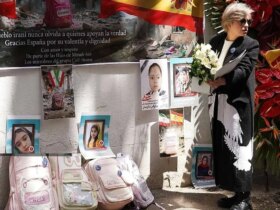 تصاویر; تهرانی ها مقابل سفارت اسپانیا تجمع کردند