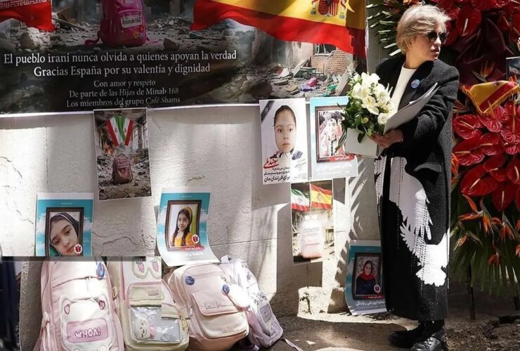 تصاویر; تهرانی ها مقابل سفارت اسپانیا تجمع کردند