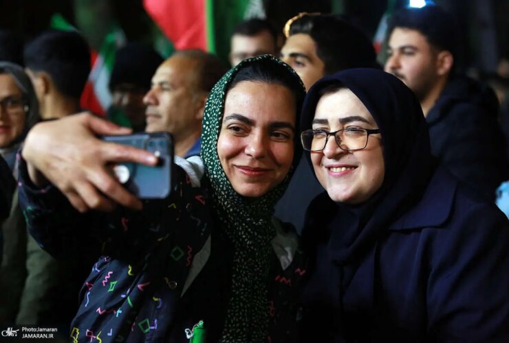 تصاویر; حاشیه و متن هنرمندان در باغ فردوس گرد هم آمدند