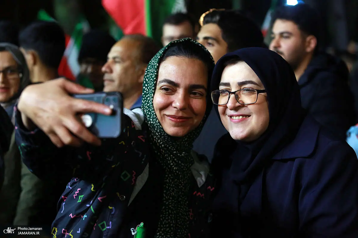 تصاویر; حاشیه و متن هنرمندان در باغ فردوس گرد هم آمدند