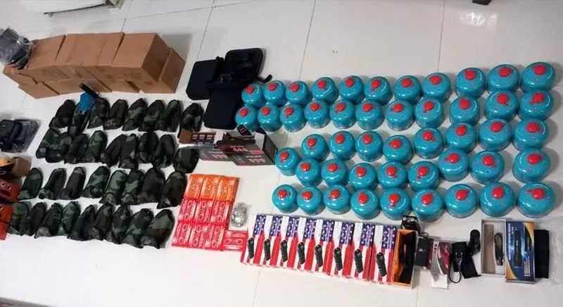 کشف انواع تیزر و گاز اشک آور آمریکایی در پاسگاه های بسیج خدابنده