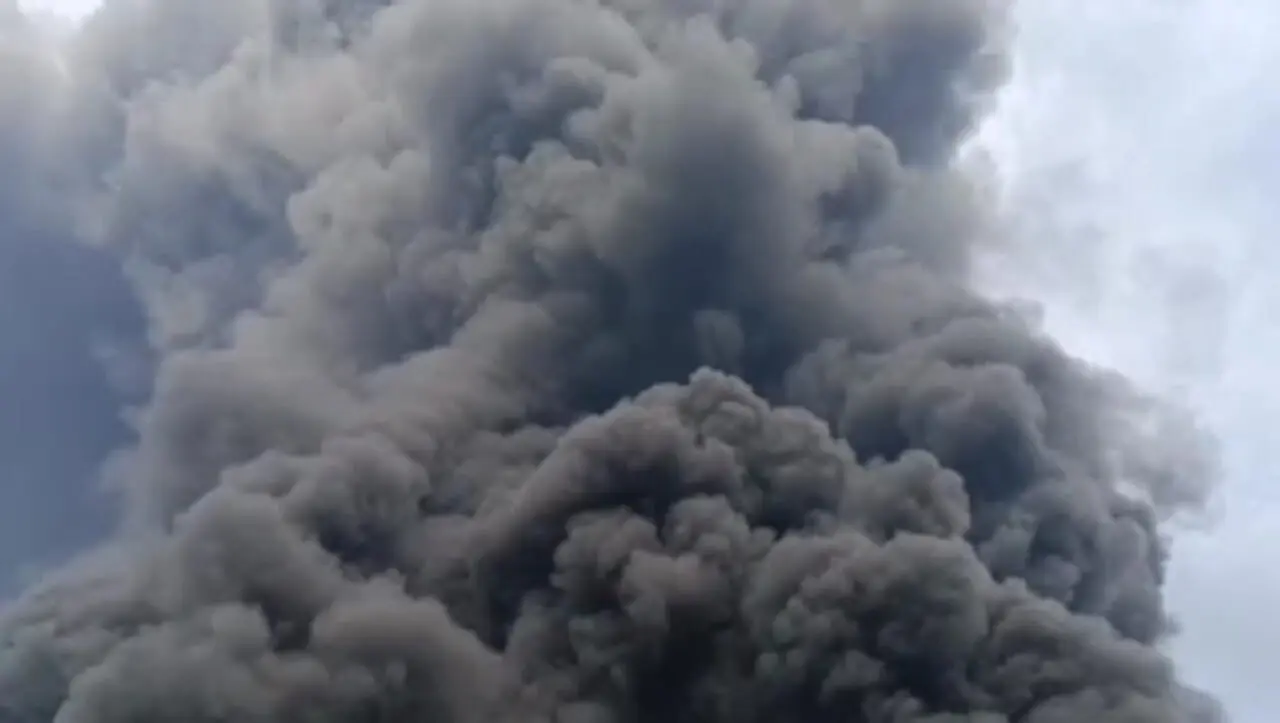 آتش سوزی بزرگ در کارخانه یونولیت گنبدکاووس