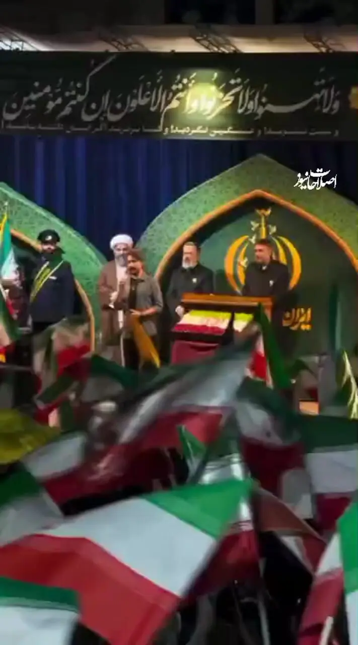 اجرای مصطفی راغب در راهپیمایی ها