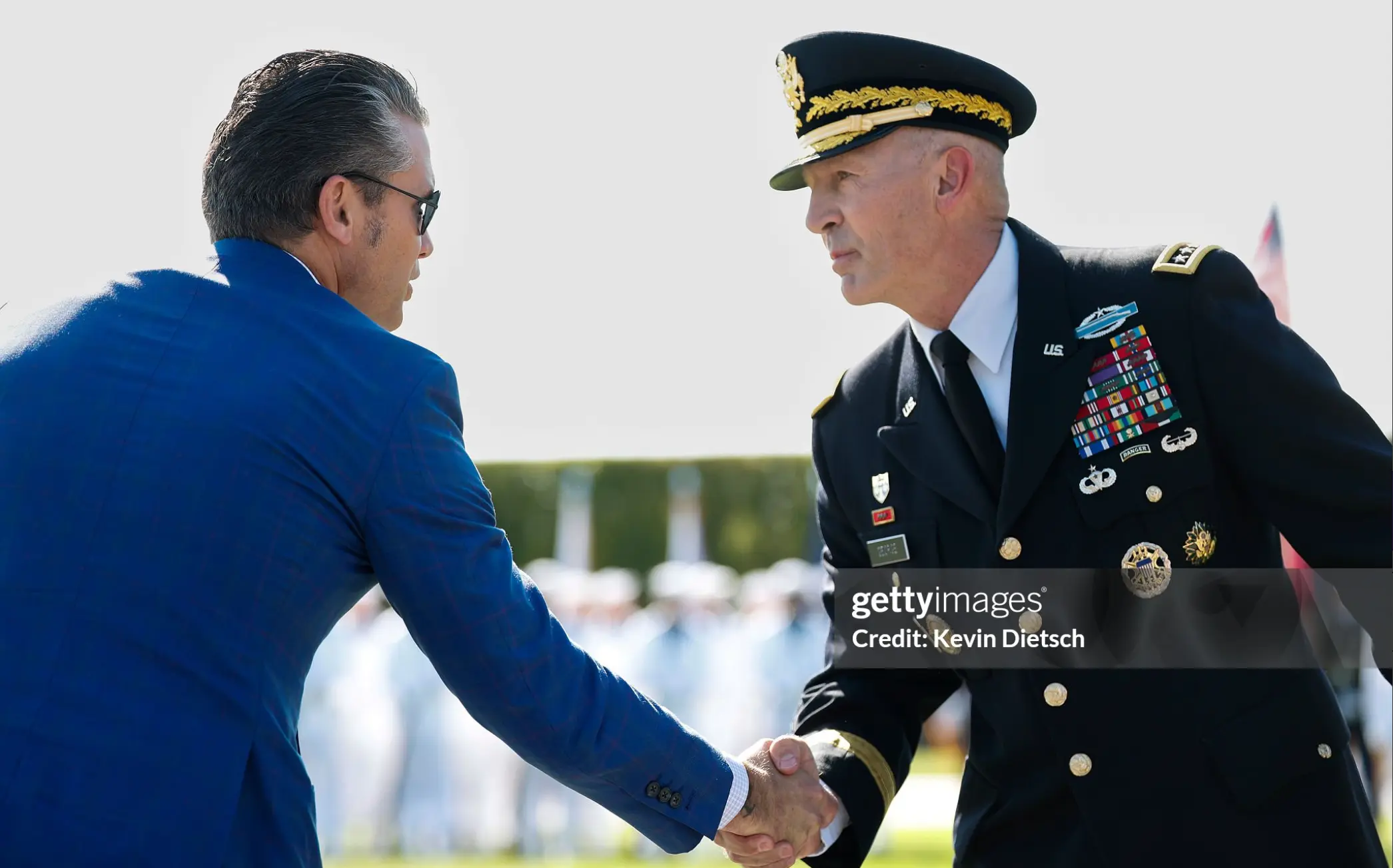 ارتش ایالات متحده را از بین ببرید. اخراج رئیس جمهور و ژنرال های مخالف 4 رندی هگست