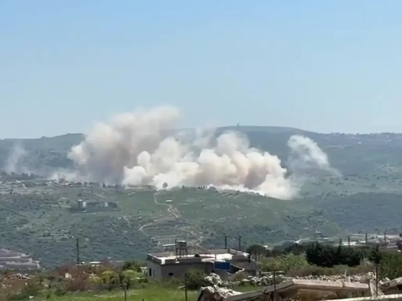 اسرائیل به تخریب روستاها در جنوب لبنان ادامه می دهد