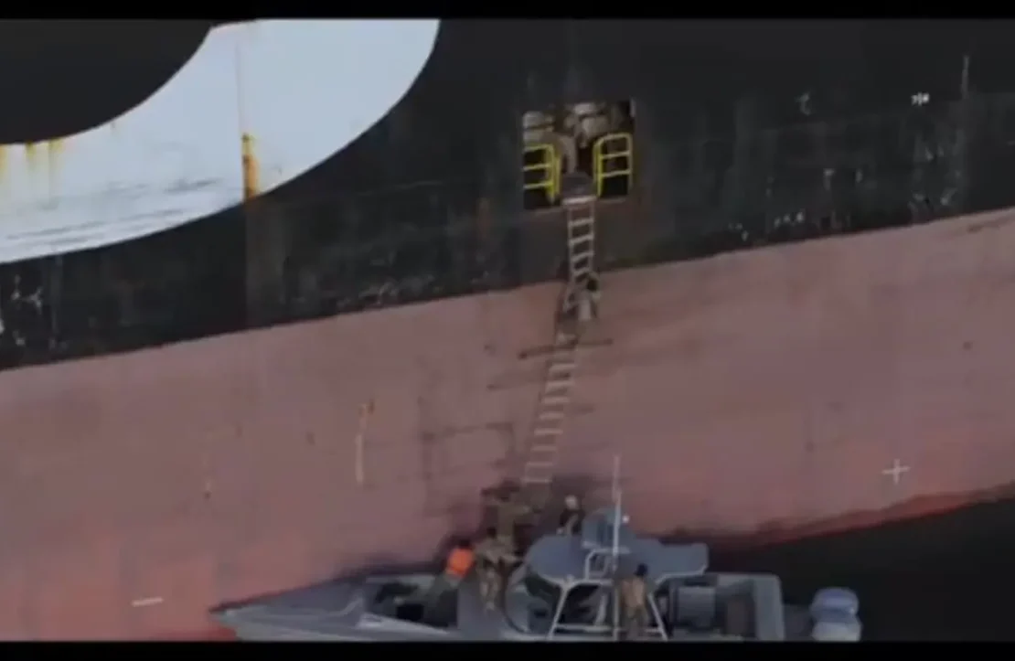 اولین تصاویر از توقیف کشتی های سپاه پاسداران در تنگه هرمز