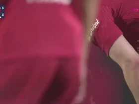 برای دیدن؛ گل سوم شباب الاهلی به خورفکان با ضربه سر سردار آزمون بود.