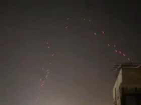 برگزاری جشن ها و اعتراضات در بیروت در پی آغاز آتش بس