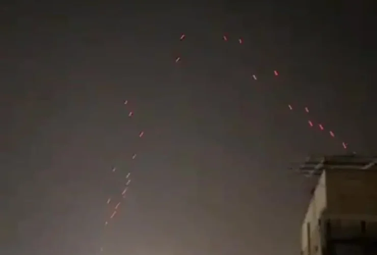 برگزاری جشن ها و اعتراضات در بیروت در پی آغاز آتش بس