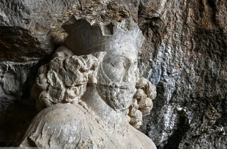 تصاویر; مجسمه شاپور، شاهکار 1700 ساله استقامت 9 تصاویر; مجسمه شاپور، شاهکار 1700 ساله استقامت