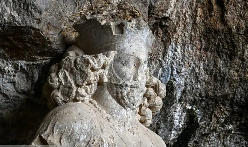 تصاویر; مجسمه شاپور، شاهکار 1700 ساله استقامت