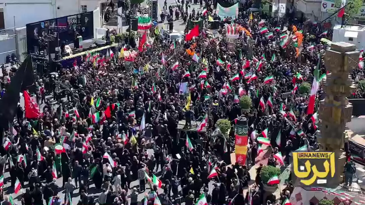 تصاویری از شرکت کنندگان در مراسم چهلمین شهادت رهبر انقلاب 1 تصاویری از شرکت کنندگان در مراسم چهلمین شهادت رهبر انقلاب