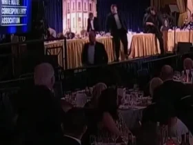 تصویر دیگری از لحظه اطلاع ترامپ و همسرش از تیراندازی