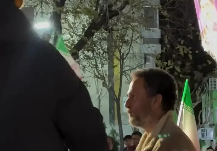 حسین یاری در یکی از مجالس شبانه مردم