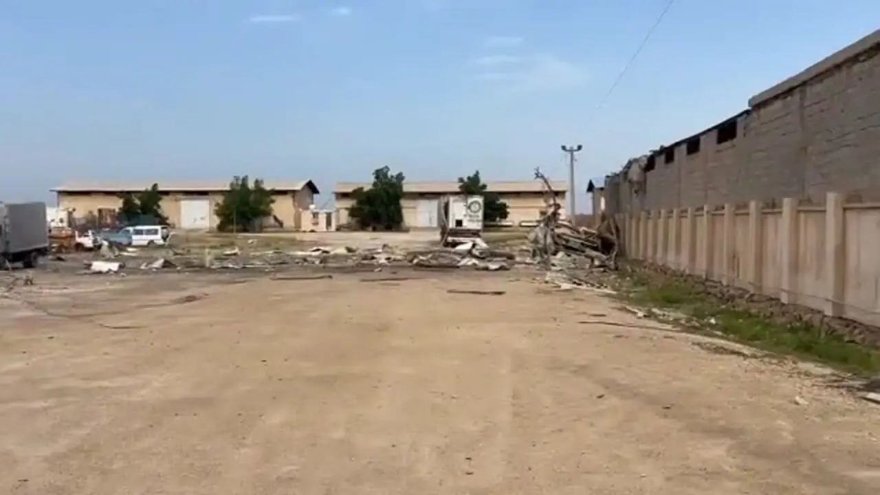 حمله هوایی به انبار امداد هلال احمر بوشهر 1 حمله هوایی به انبار امداد هلال احمر بوشهر