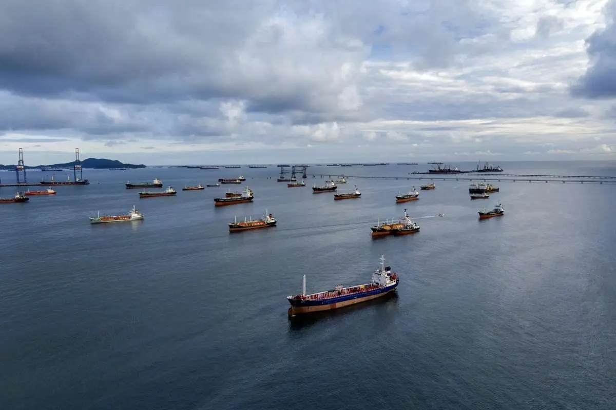 عراقچی: تنگه هرمز به طور کامل باز شد