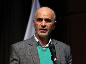 فرشاد مومنی: با اقتصاد خیریه نمی توان جلو رفت