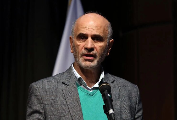 فرشاد مومنی: با اقتصاد خیریه نمی توان جلو رفت