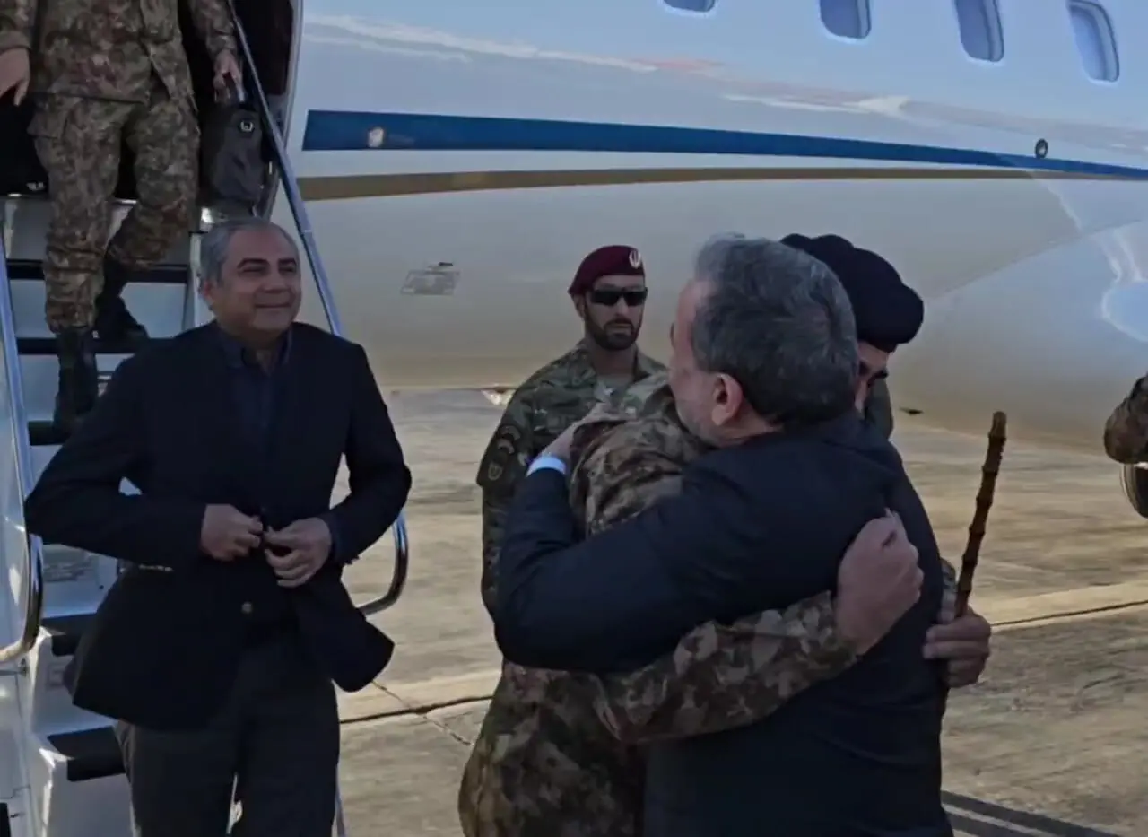 لحظه ای که عاصم منیر به تهران آمد 1 لحظه ای که عاصم منیر به تهران آمد