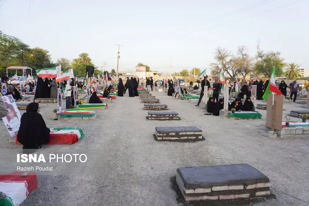 ماکان یک بند کفش و یک ژاکت آبی گذاشت 4 3453177_738