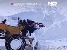 مدفون شدن وسایل نقلیه پس از بارش برف سنگین در روسیه